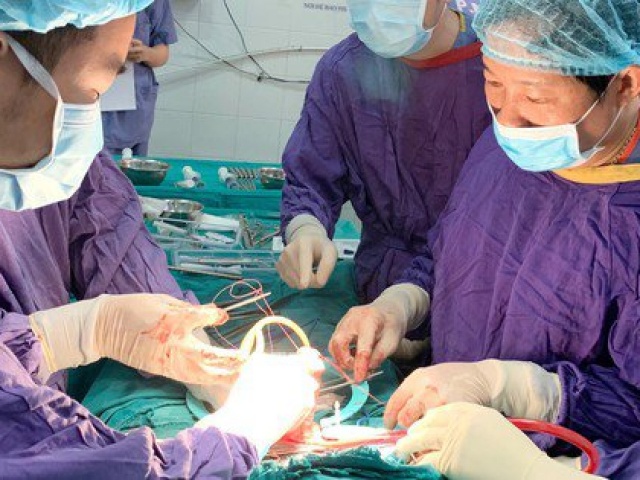 Nghịch dại “cậu nhỏ“, hai thanh, thiếu niên nhập viện cấp cứu