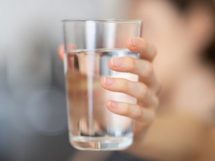 Uống nước nóng chữa đau dạ dày: Sai lầm khiến cô gái trẻ gặp bi kịch