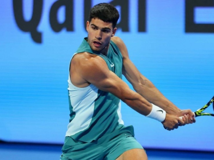 Sao tennis thua sốc: Alcaraz “mất phương hướng“, Swiatek đổ lỗi vì lịch thi đấu