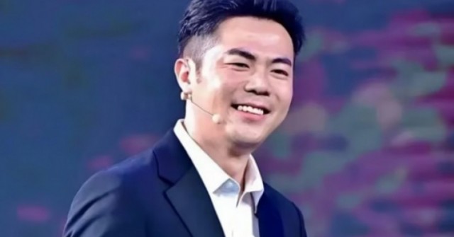 17 tuổi vẫn mù chữ, 31 tuổi thành tỉ phú nhờ bá...