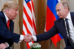 Cả thế giới  " nín thở "  sau cú bắt tay của ông Trump và ông Putin