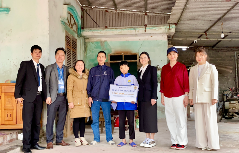 Chương trình thiện nguyện giúp đỡ các em có điều kiện tốt hơn để tiếp tục đến trường