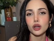 Thời trang - Thí sinh Hoa hậu Hoàn vũ Thái Lan phải livestream bán hàng