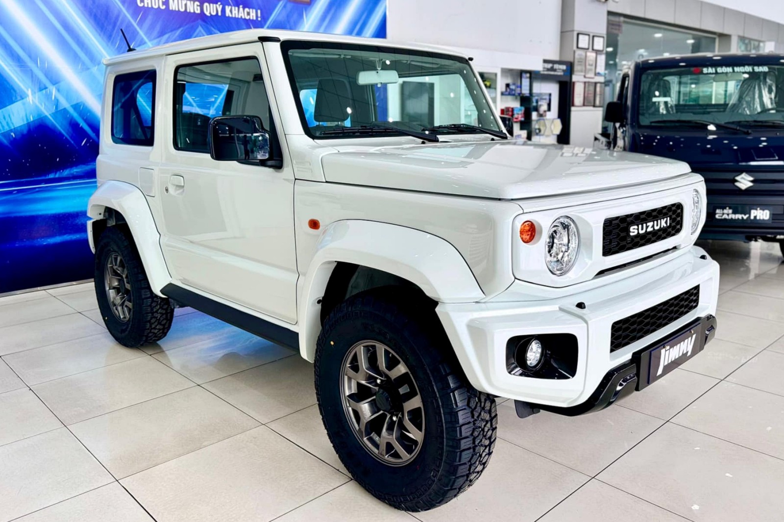 Suzuki Jimny giảm giá 60 triệu đồng để thanh lý xe VIN 2024 - 2