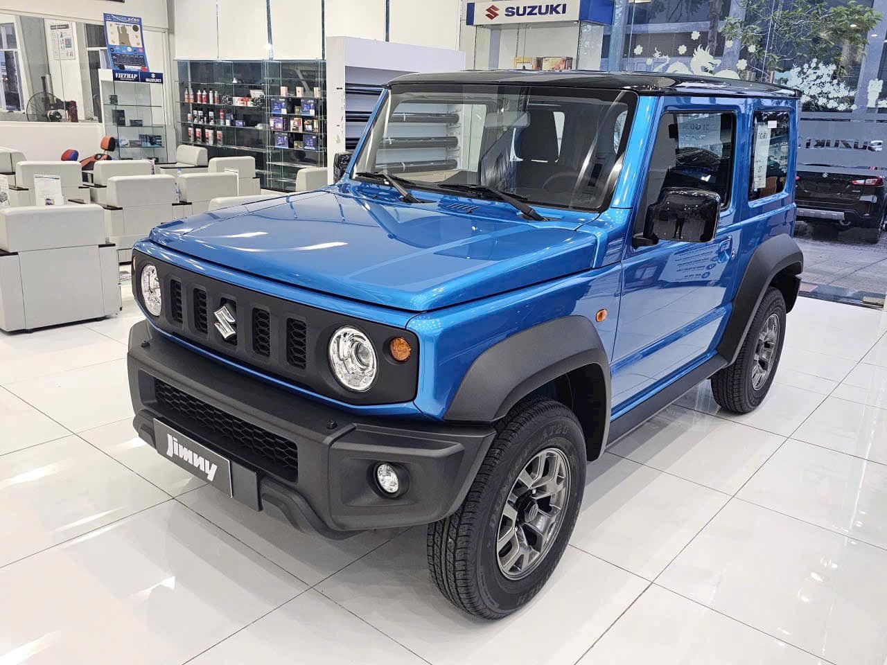 Suzuki Jimny giảm giá 60 triệu đồng để thanh lý xe VIN 2024 - 1