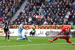 Video bóng đá Newcastle - Nottingham Forest: Ngỡ ngàng 11 phút 4 bàn (Ngoại hạng Anh)