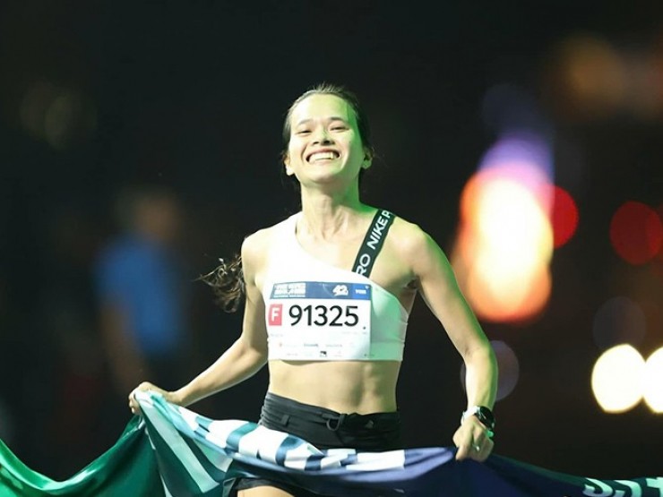 Người đẹp đua sắc đường chạy đêm TP Hồ Chí Minh, Vy Phan có “3 bước“ thú vị