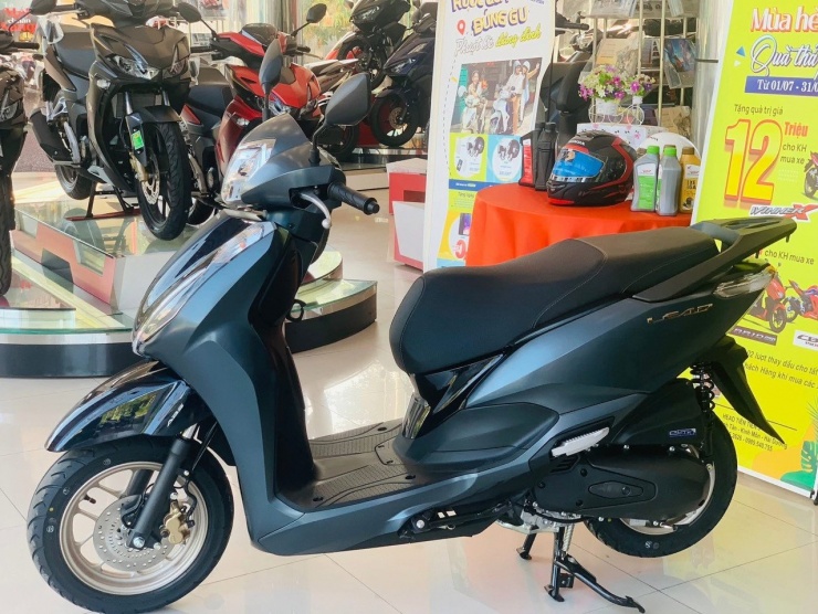 Honda Lead 125 2025 bản Tiêu chuẩn và Cao cấp lần lượt là 38 và 40,5 triệu đồng triệu, thấp hơn giá đề xuất hãng công bố 1,2-1,5 triệu đồng. 