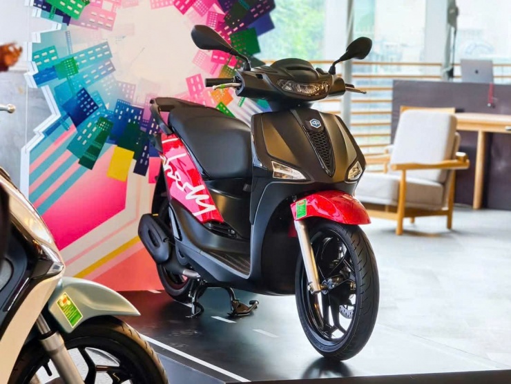 Piaggio Liberty gây bất ngờ khi được đại lý điều chỉnh giảm từ 5-10 triệu đồng tùy phiên bản. 