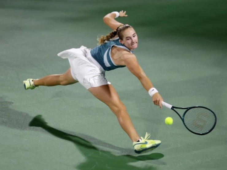 Tất tần tật về “Nữ hoàng“ quần vợt mới Andreeva, kỳ tích Sharapova cũng thua