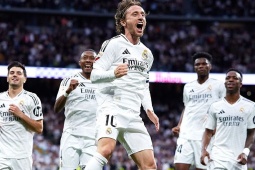 Tin mới nhất bóng đá trưa 24/2: Ancelotti ví Modric như  " món quà dành cho bóng đá " 