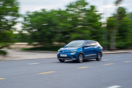 Giá xe VinFast VF e34 niêm yết và lăn bánh tháng 2/2025