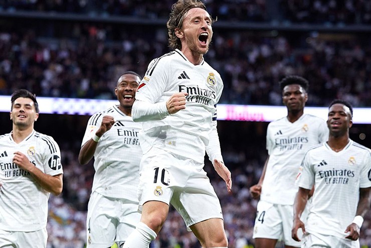 Modric ăn mừng sau khi ghi bàn tuyệt đẹp vào lưới&nbsp;Girona