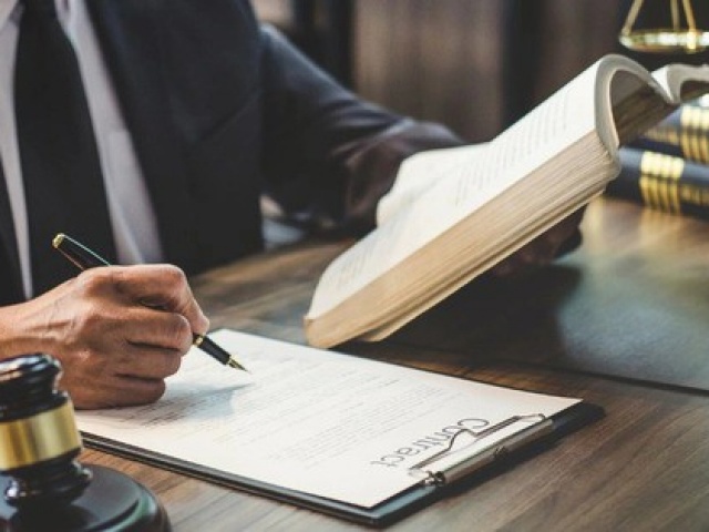 Bố là Thẩm phán cấp cao gửi con lời chúc gây chấn động: “Từ giờ về sau, ta hy vọng con sẽ bị đối xử bất công“