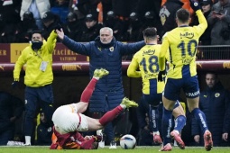 Kết quả bóng đá Galatasaray - Fenerbahce: Mourinho bỏ lỡ thời cơ (VĐQG Thổ Nhĩ Kỳ)