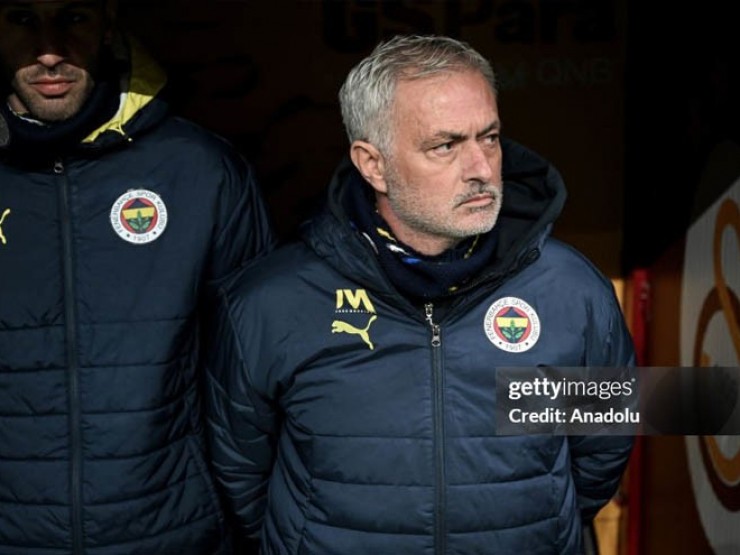 Mourinho coi trọng tài như kẻ thù, bị phạt như “cơm bữa“ vì phát ngôn chấn động