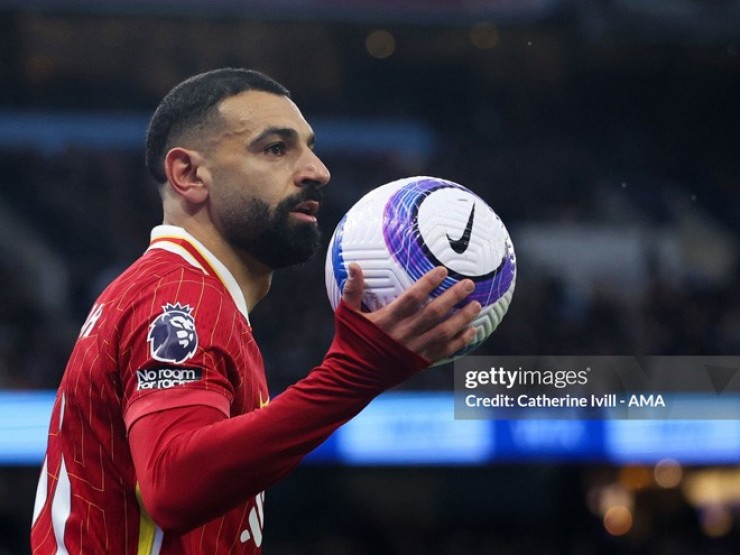 “Vua ghi bàn“ Salah giúp Liverpool bay bổng và món nợ ở sân Anfield