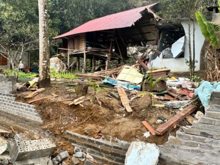 Hiện trường vụ sạt lở đá ở Thanh Hóa khiến nhiều người tháo chạy trong đêm