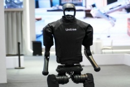 Cho thuê robot hình người “gây sốt”: Giá 27 triệu/ngày, khách đặt kín lịch đến tháng 3