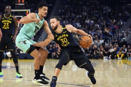 Nóng nhất thể thao tối 26/2: Stephen Curry  &  đồng đội lập cột mốc lịch sử NBA