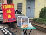 Thị trường - Tiêu dùng - Trứng gà giá siêu rẻ bán tràn vỉa hè, nhìn kỹ vào điểm này để chọn được trứng tươi