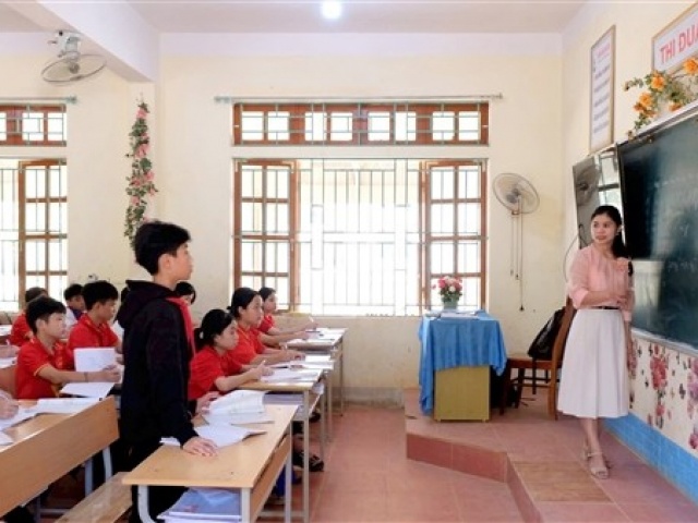 Hàng nghìn giáo viên đổ xô đăng ký kinh doanh, quản lý thế nào?