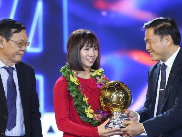 Thùy Trang giành Quả bóng vàng ở tuổi 37: Kỳ tích hay sự khan hiếm tài năng?
