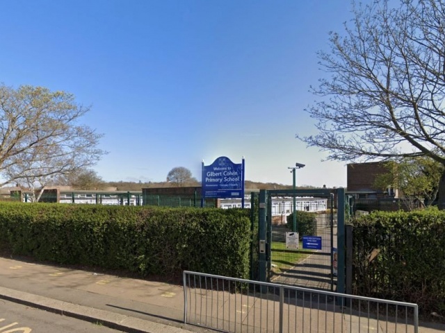 Cô giáo tiểu học bị sa thải chỉ vì một câu nói đùa