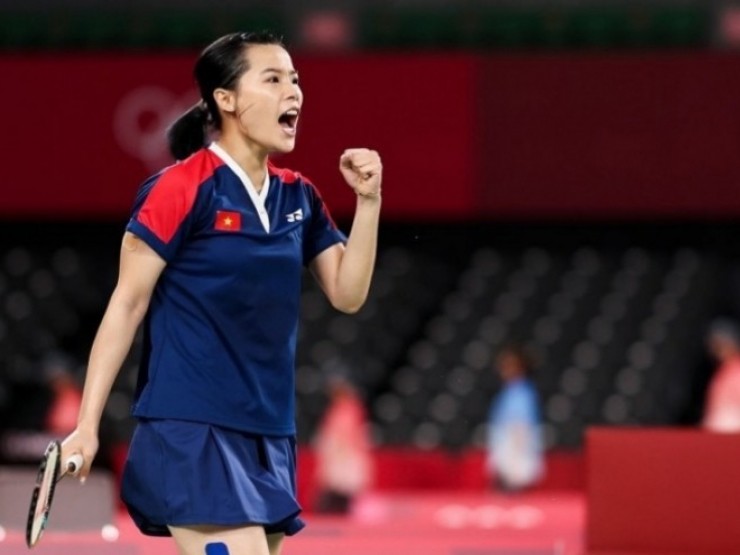 Hoa khôi cầu lông Thùy Linh thể hiện đẳng cấp á quân, thắng áp đảo đối thủ Pháp