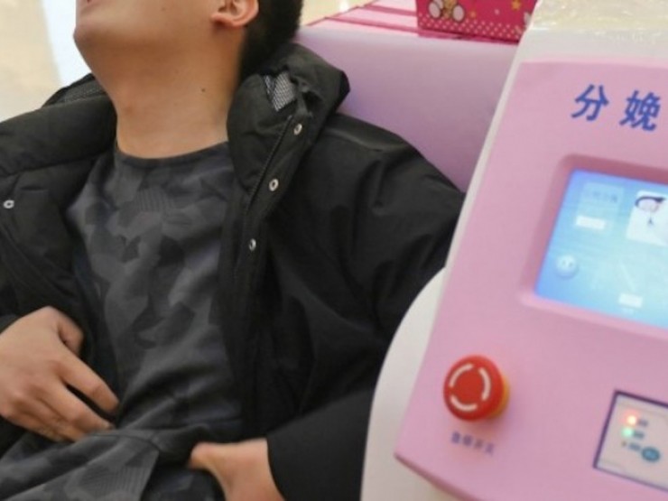 TQ: Bị bạn gái bắt trải nghiệm đau đẻ suốt 3 tiếng, chàng trai hoại tử ruột