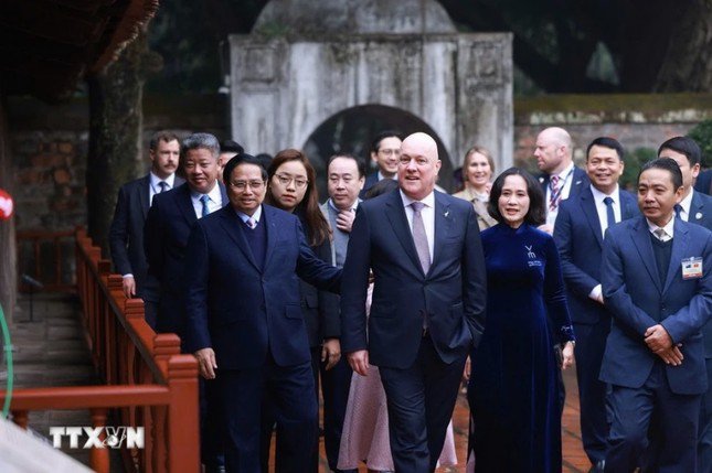 Thủ tướng Phạm Minh Chính và Thủ tướng New Zealand thăm Văn Miếu – Quốc Tử Giám - 1
