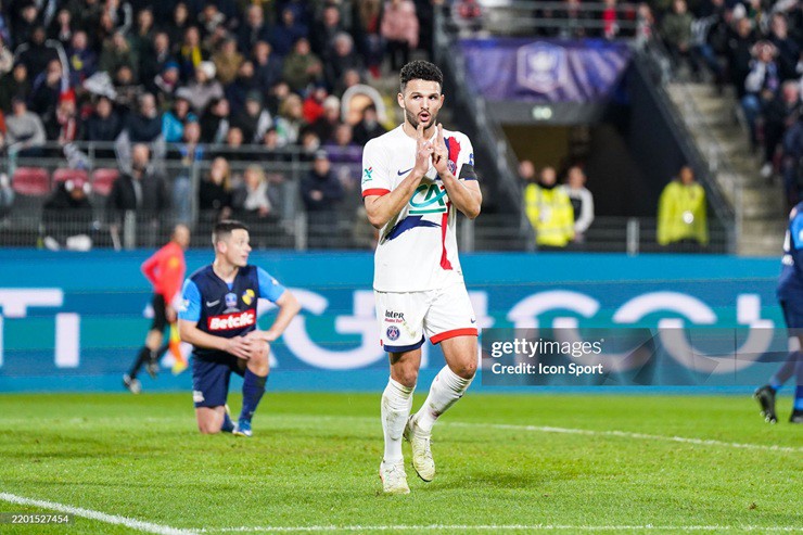 Ramos tỏa sáng với cú hat-trick