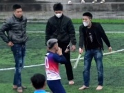 An ninh - Xã hội - Khởi tố gã ‘trai ngông’ cầm kiếm vào sân đá bóng đe doạ tình địch