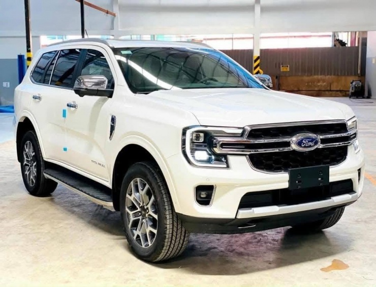 Ford Everest số VIN 2024 được hãng khuyến mãi 50% phí trước bạ tương đương mức giảm khoảng 66 triệu đồng.