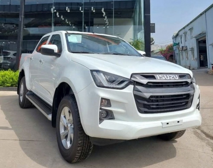 Isuzu D-Max bản Prestige 4×2 MT sản xuất năm 2023.