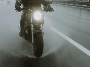 Đi xe máy vào ban đêm cần lưu ý điều này