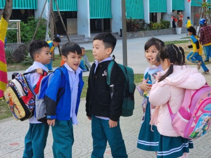 Bộ Chính trị quyết định miễn toàn bộ học phí cho học sinh các cấp hệ công lập