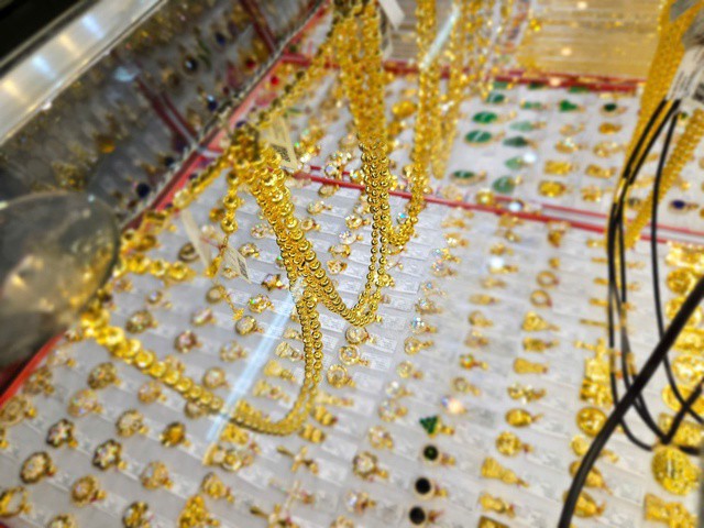 Giá vàng trong nước giảm tiếp