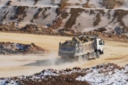 Lí do đằng sau việc Ukraine sẵn sàng trao khoáng sản cho Mỹ khai thác