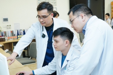 Bác sĩ nghẹt thở cấp cứu 3 bệnh nhân ngưng tim