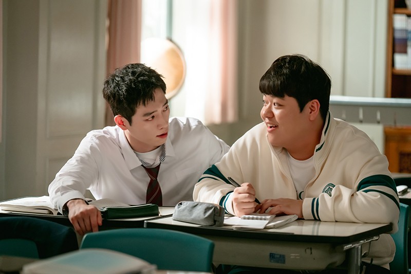 Hae Sung phải thích nghi với thân phận mới