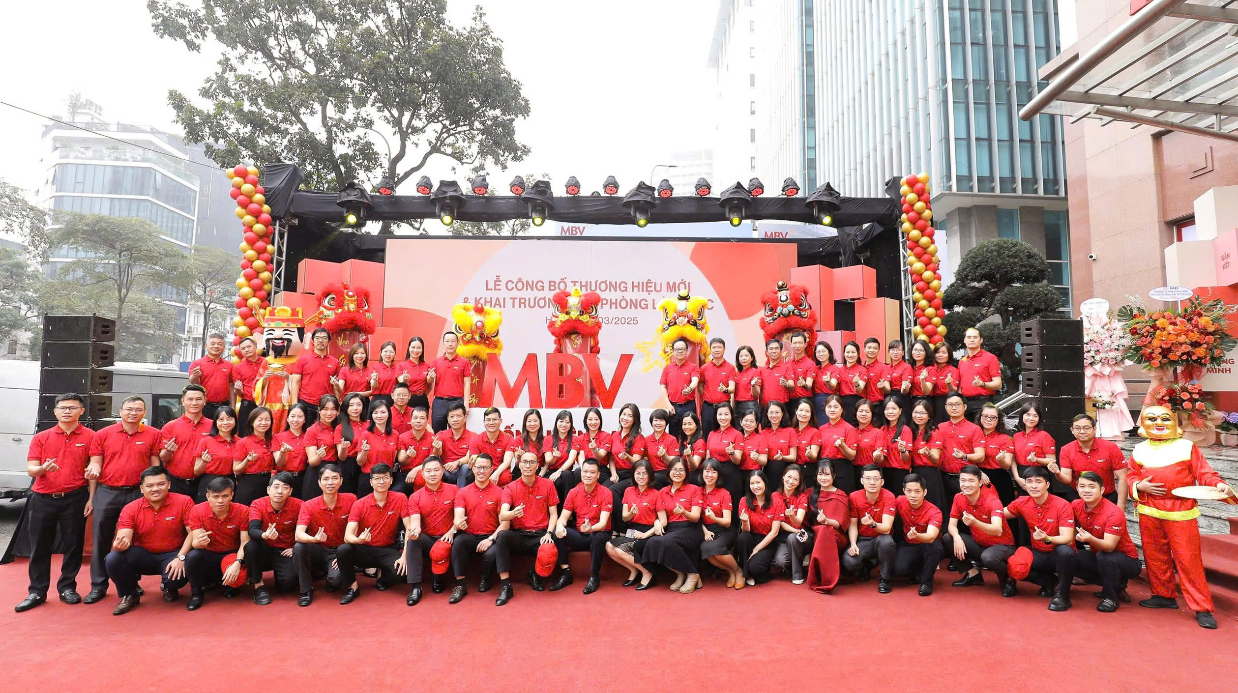 MBV chuyển mình sáng tạo trong diện mạo hoàn toàn mới cùng định vị truyền cảm hứng “Sống hiện đại, Sống kết nối”.