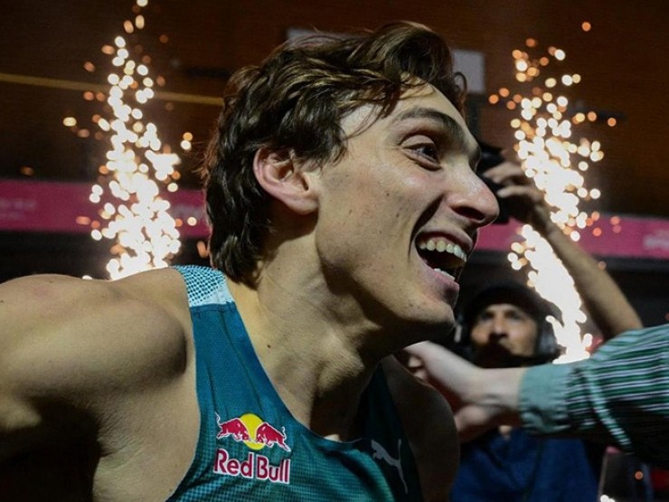 Nóng nhất thể thao sáng 2/3: VĐV vừa phá kỷ lục nhảy sào, vừa phát hành bài hát