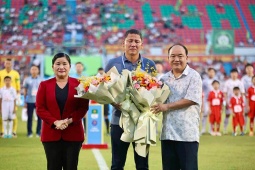 Bóng đá - Người hùng AFF Cup của ĐT Việt Nam bật khóc ngày chia tay CLB Bình Phước