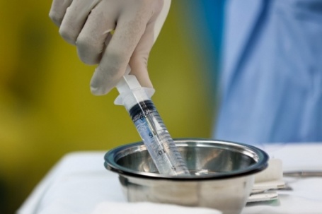 Sau mắc sởi, bé gái đông đặc phổi do cúm A