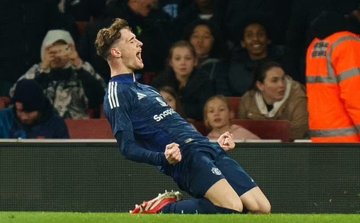 Jack Fletcher, con trai của huyền thoại&nbsp;Darren Fletcher, ăn mừng&nbsp;bàn thắng mở tỷ số tuyệt đẹp vào lưới&nbsp;Arsenal