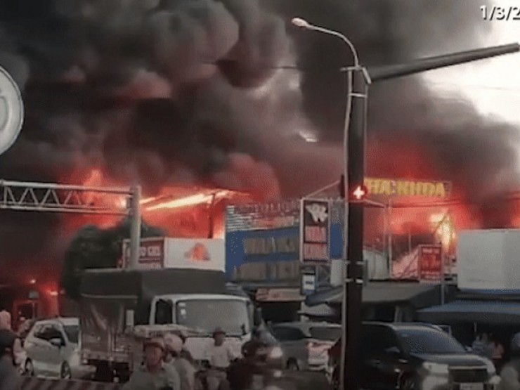 Cháy dãy nhà ở TP HCM