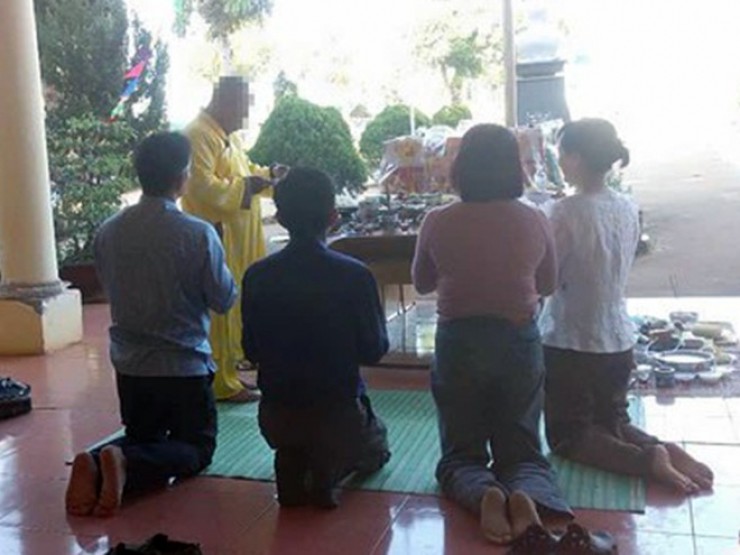 Thấy có nhiều chim lợn, trường mua vàng mã, mời thầy về cúng!