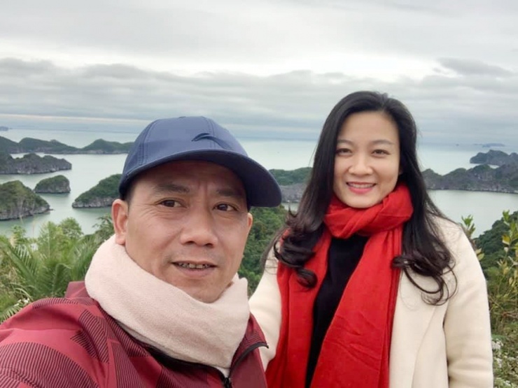 Đạo diễn Trần Bình Trọng và vợ. 