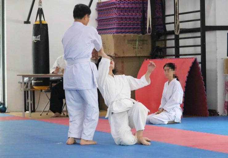 Hằng tuần, anh H. tập thêm Ki Aikido để cải thiện sức khỏe. Ảnh: P.Thúy. 